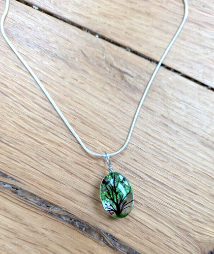 UNUSUAL GLASS TREE 3D PENDANT NECKLACE ON SILVER PLATED SNAKE CHAIN 18 INCH - Picture 1 of 3