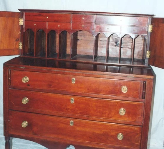 BONITO ESCRITORIO ANTIGUO SHERATON CAOBA 2 PUERTAS SUPERIOR FECHA 1816 PROCEDENCIA MASIVA  Foto 2 de 4