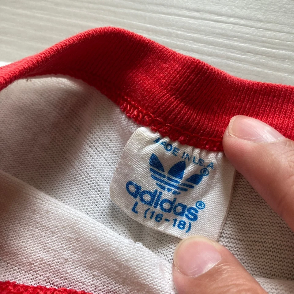 Vintage 1980's Adidas Rainbow Trefoil Shirt Women Foto 4 de 4