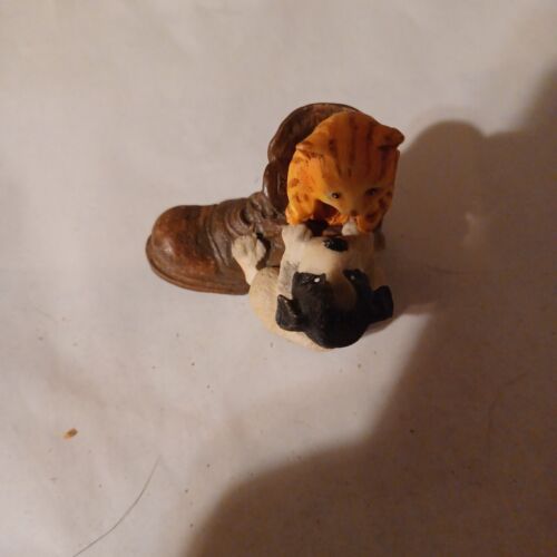 Cute Kitten & Puppy Playing In A Boot 2"x 2"x 1.75" In Excellent Shape - Picture 1 of 5