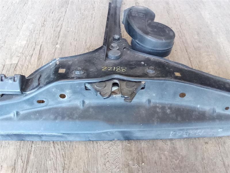 19982005 LEXUS GS300 HOOD LATCH RADIATOR SUPPORT CENTER BAR W/ HORN