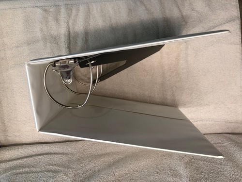 4 " binder, 3 - D rings w/ divider by Avery Dennison - Picture 7 of 9