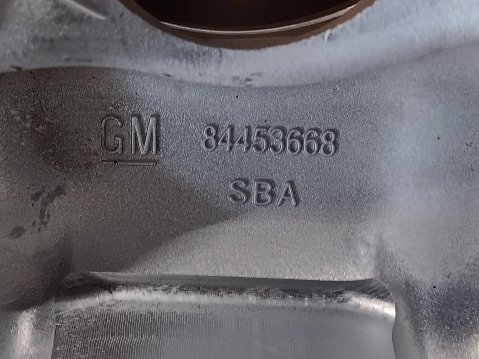 22-2024 GMC Sierra 1500 Steering Knuckle Set L&R Take Offs GM 84453668/84453669 - Image 3 of 4