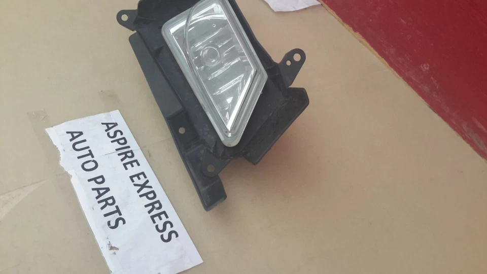 Luz de estacionamiento en esquina para 3 pasajeros Mazda 2010-2011 conducción antiniebla sin turbo OEM Foto 3 de 4