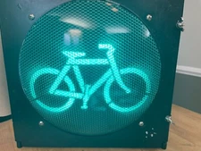 ECONOLITE TRAFFIC SIGNAL MODULE FLAT BLACK W/BICYCLE MASK GREEN 9.5W LED 12 INCH