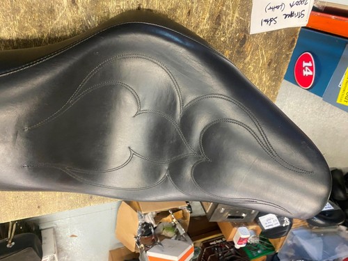 Low Profile Badlander Stripper Leather Harley Seat Softail Fatboy Heritage 00^ U - Picture 3 of 10