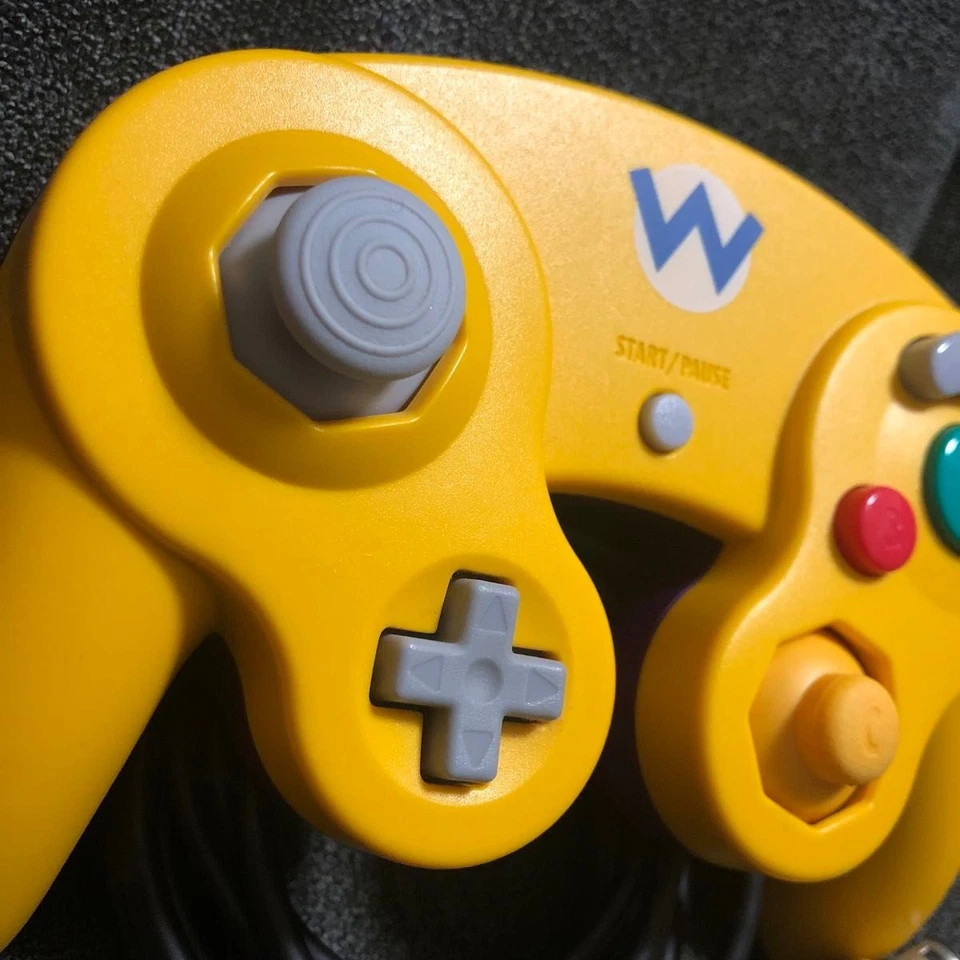 Club Nintendo Wario GameCube Yellow Controller Limited Edition - Image 3 of 4
