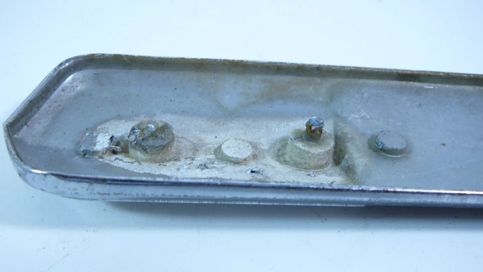 Pontiac Bonneville Star Chief 1959 cuarto trasero juego de 2 molduras OEM 4760658 Foto 4 de 4