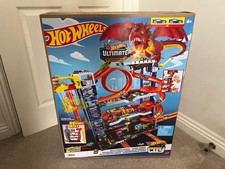 Hot Wheels City Ultimate Garage Playset with 2 Die-Cast Cars - Brand New