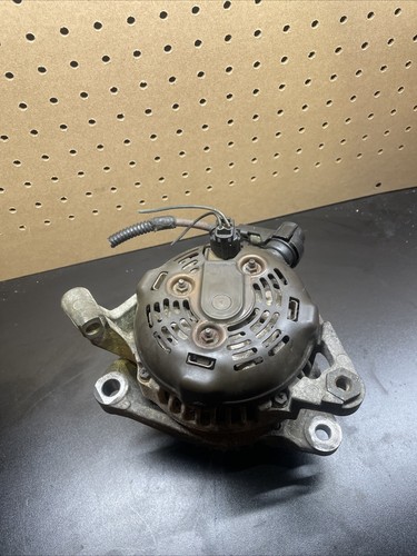 05-06 Jeep Grand Cherokee Alternator 4.7 Liter - Picture 3 of 4