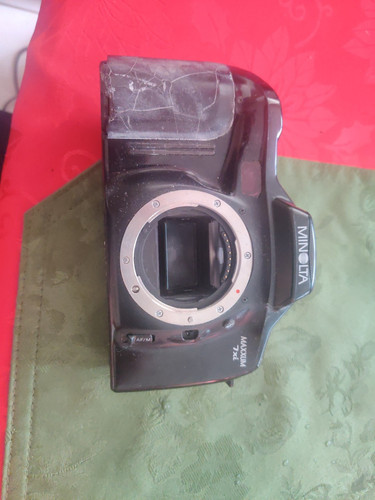 Minolta Maxxum 7Xi 35mm SLR Film Camera Body Only As Is - Picture 1 of 9