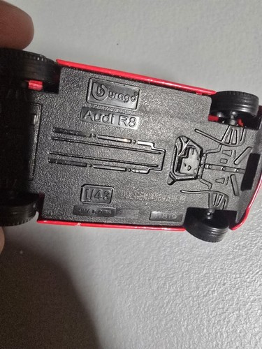 Audi R8 Bburago Car Red Made in China 1:43 - Picture 2 of 2
