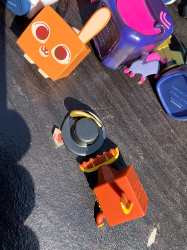 Jazwares- Roblox Lot- Includes Legends of Roblox Action Figures & Fruits - Picture 13 of 13