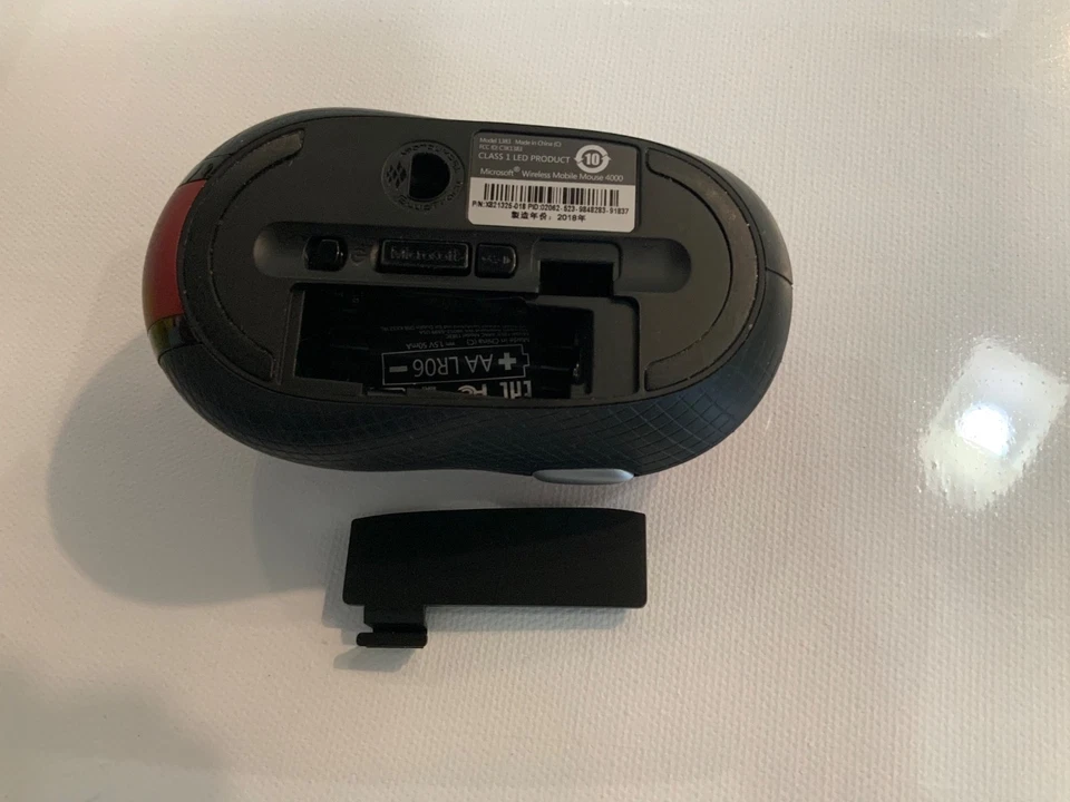 Microsoft Wireless Mobile Mouse 4000 Model 1383 No Dongle PARTS OR REPAIR AS IS - Image 2 of 3