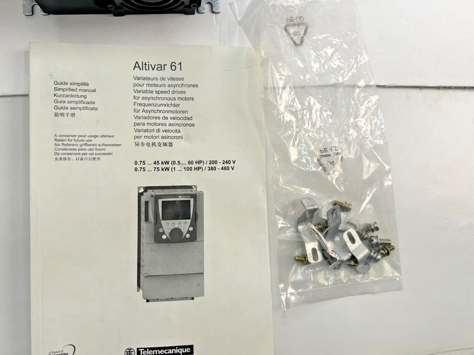 NUEVO Telemecanique SCHNEIDER ELECTRIC ATV61H075M3 AC Speed Drive Altivar 61 Foto 2 de 4