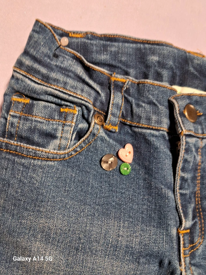 Pantalones de mezclilla bordados Garnet Hill para niños - talla 6 Foto 3 de 4