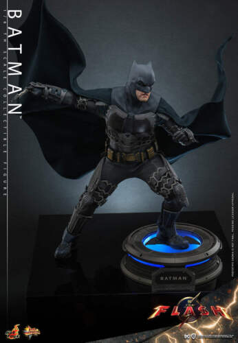HOT TOYS DC The Flash (2023 Film) Batman MMS703 ⅙ Sixth Scale Figure NEW SEALED - Picture 2 of 12