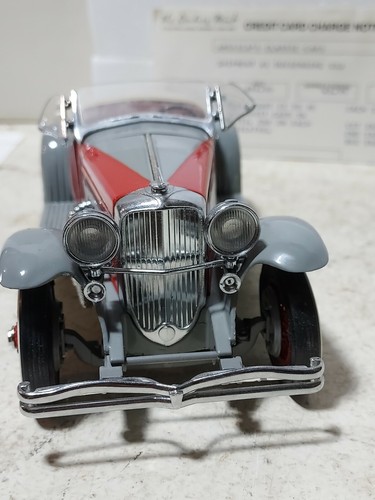DANBURY MINT 1935 DUESENBERG SSJ 1/24 SCALE GRAY/RED display detail 1987 - Picture 7 of 11