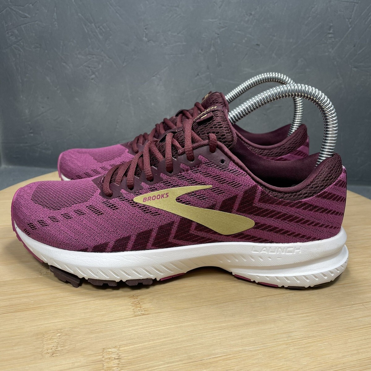 Brooks Running Shoes Womens Size 6 Purple Launch 6 Lace Up