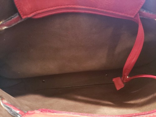 Empire Red Tote Handbag With Matching Cosmetic Case - Picture 3 of 3