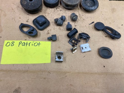 2006-2011 Jeep PATRIOT MISC. PARTS AND CLIPS - Bild 17 von 20