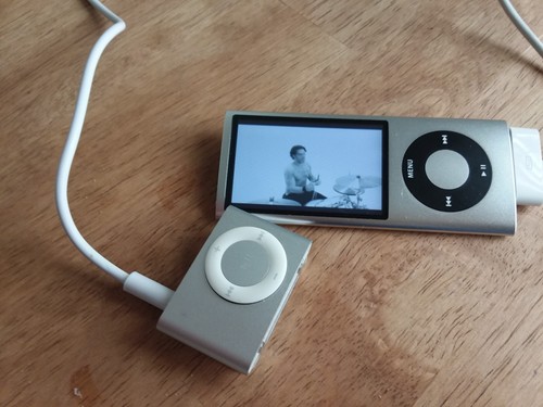 Apple iPod A1320 & A1204 Lot working, need batteries. READ - Picture 6 of 9