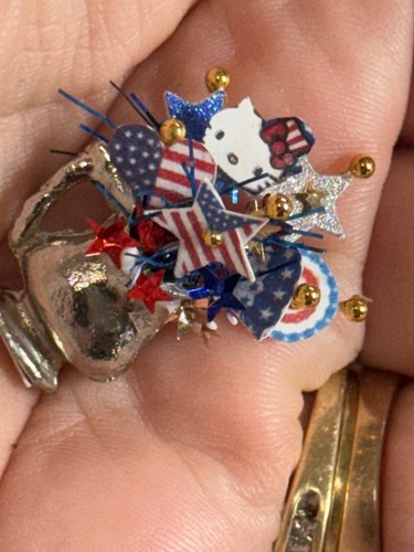 Artisan 4 luglio Hello Kitty brocca in peltro centrotavola 1:12 casa delle bambole mini - Foto 14 di 14