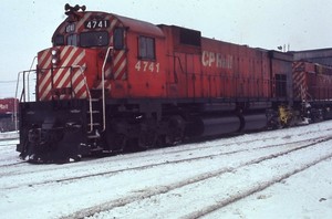 CP-RAIL-CANADIAN-PACIFIC-Railroad-Locomotive-4741-Original-1972-Photo-Slide