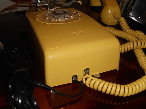EXCELLENT VINTAGE BELL SYSTEM ITT YELLOW CLASSIC ROTARY DIAL WALL PHONE! WORKS! - Picture 16 of 24