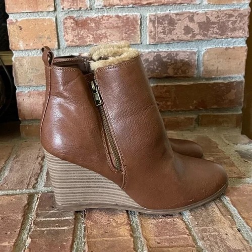 Sugar Hellon Brown Wedge Booties - Picture 3 of 8