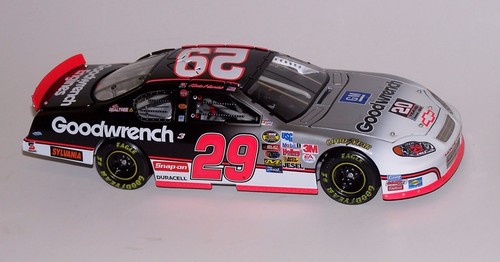 Kevin Harvick #29 Goodwrench/Daytona Special 05 Monte Carlo Elite 1:24 - Picture 4 of 12