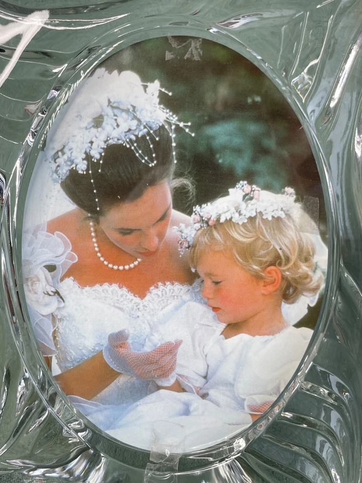 Marco de fotos de vidrio cortado Mikasa boda bebé regalo patrón espiral Foto 2 de 4