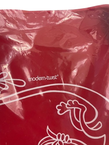 Modern Twist Silicone Baby Bibs Set Of 3 (2 Red & 1 Blue) - New And Sealed - Picture 3 of 6