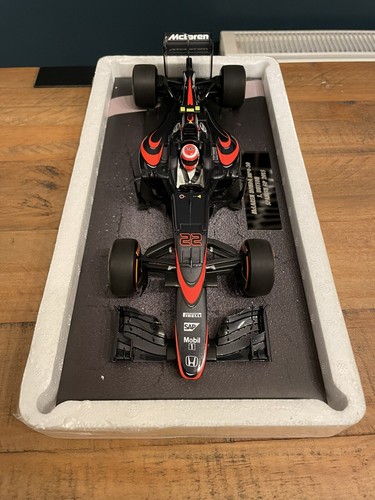 Pulsante Jenson scala 1:18 Minichamps McLaren Honda MP4/30 Gran Premio di Spagna 2015 - Foto 3 di 6