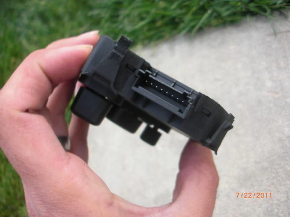 梅赛德斯-奔驰 W210 座椅开关 E320 E420 E430 E55 E300 E240 E220 E260 E280 E230 — 第 2/4 张图片