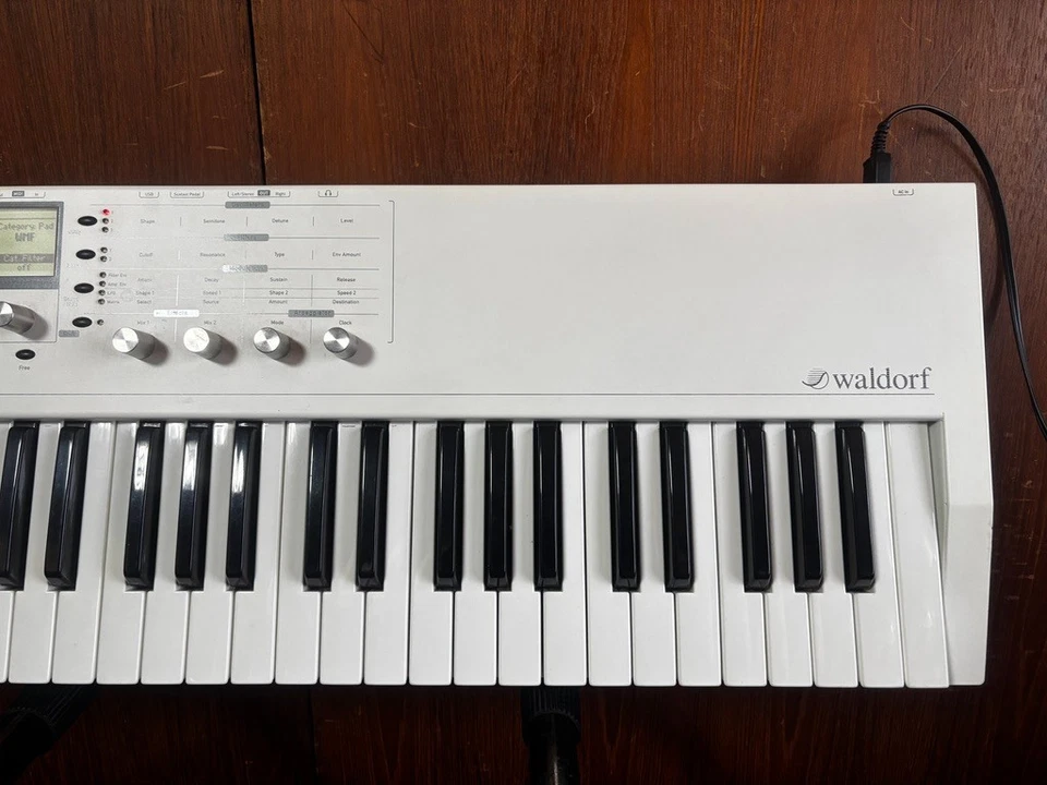 Waldorf Blofeld Keyboard Synthesizer White w/ gig bag - Image 3 of 4