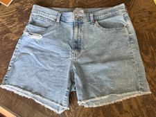 Women s Denizen from Levi s Vintage Style High Rise Shorts Size 16