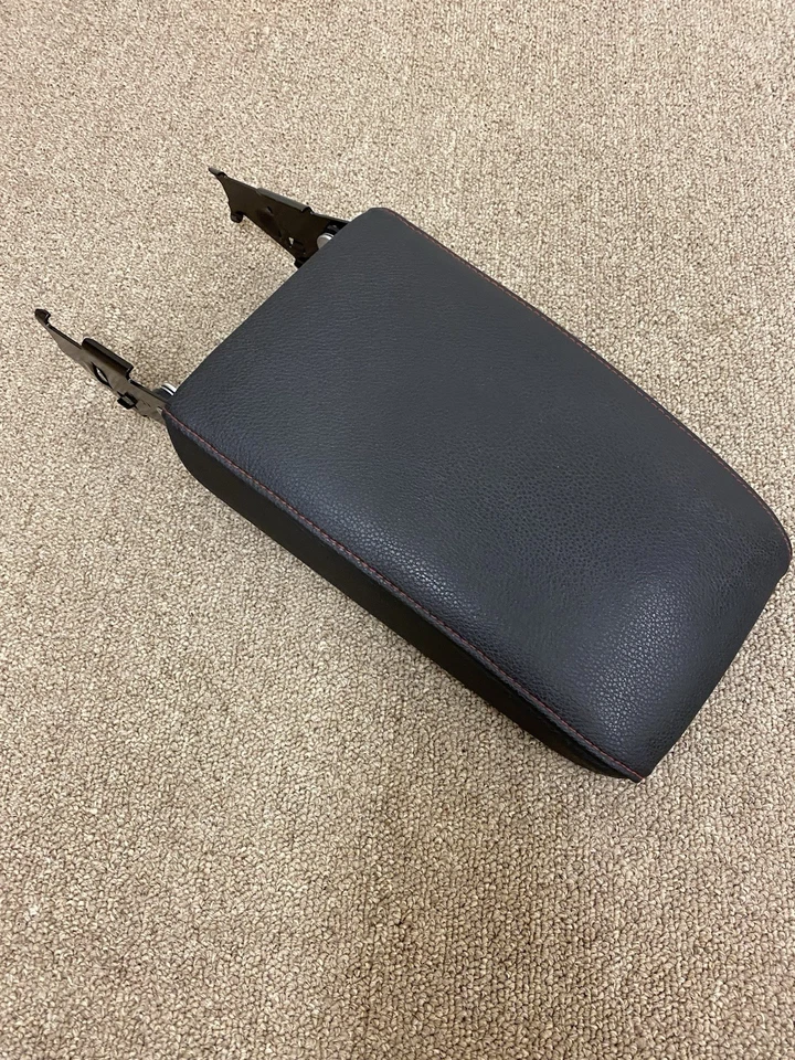 Volkswagen Jetta GLI 2011-2012 consola central reposabrazos tapa cubierta OEM puntada roja Foto 2 de 4