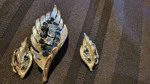 Lote de joyería de disfraz vintage juegos de alfileres de bufanda y pendientes con clip diamantes de imitación - Imagen 2 de 12