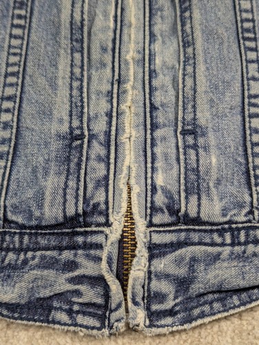 Cabela's Zip Denim Jean Jacket Size M Medium Regular Fit Distressed Pockets VTG - Picture 13 of 13