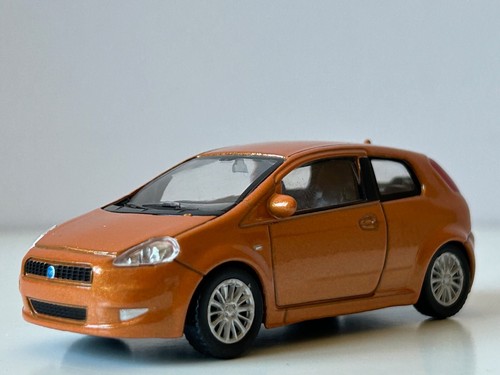 Fiat Grande Punto Italian Supermini Car Model Diecast Toy Orange 1:43 Welly - Picture 1 of 11