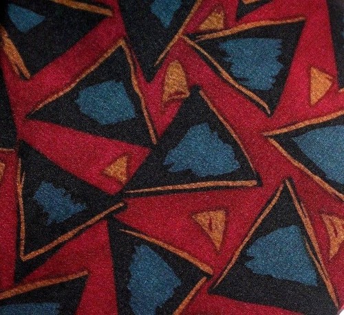 Corbata de cuello de seda para hombre Cezani rojo granate, azul negro dorado triángulos geométricos 55 x 4 - Imagen 3 de 6