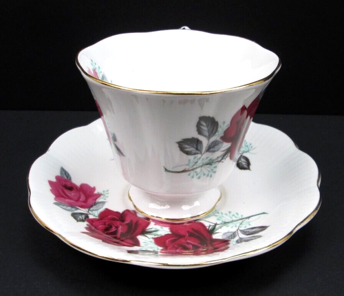 Taza de té y platillo de porcelana fina Royal Albert rosas rojas y rosadas vintage 1950 - Imagen 12 de 19