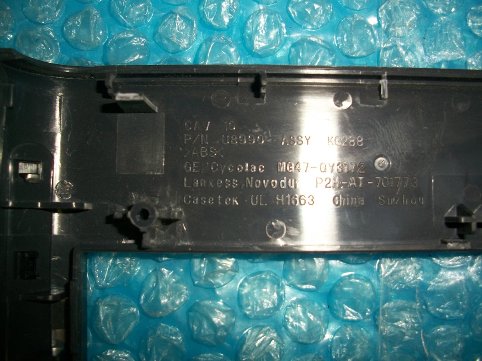 U8990 - Dell Optiplex 740/745/755 SFF Front Cover GX520 - Image 3 of 4