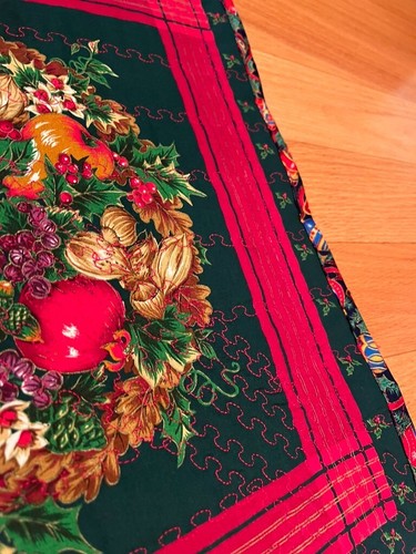 Christmas Table Topper or wall Hnaging, with decorative stitches, 16 x 17, new - Picture 4 of 9