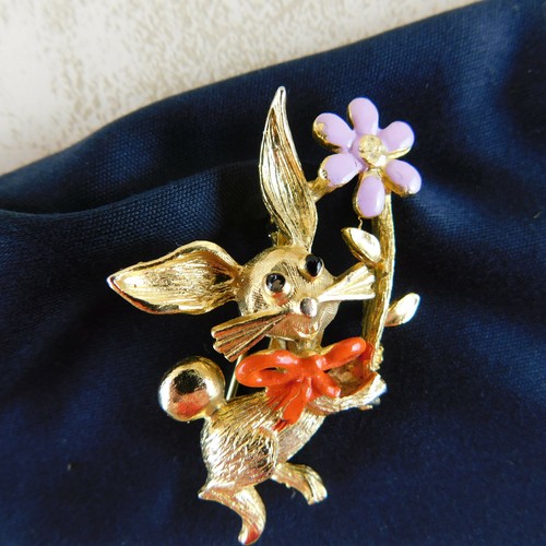 (4) Vintage ESTATE Lot of Brooches Pins ~ One Signed JJ - Gold Tone - Picture 2 of 12