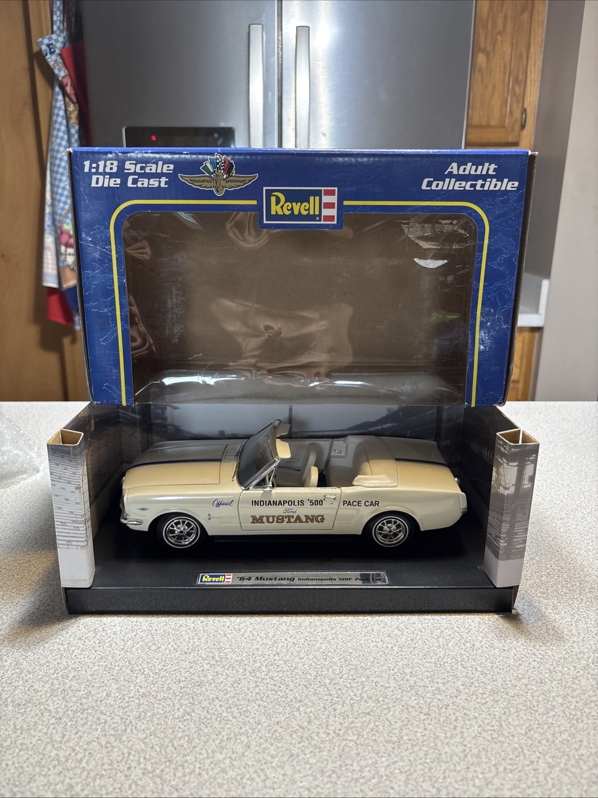 Revell 1964 Ford Mustang Convertible Indianapolis 500 Pace Car 1:18 Scale
