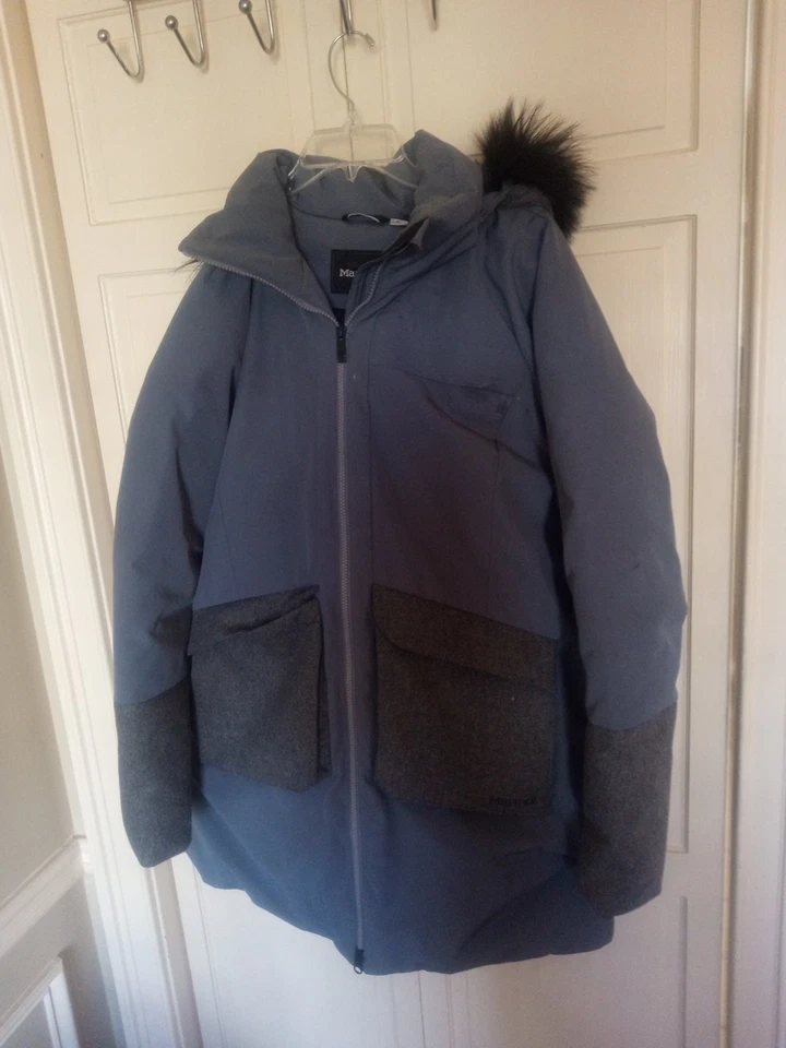 Chaqueta de plumón Marmot gris para mujer grande 800 detalles de lana de relleno Foto 2 de 4