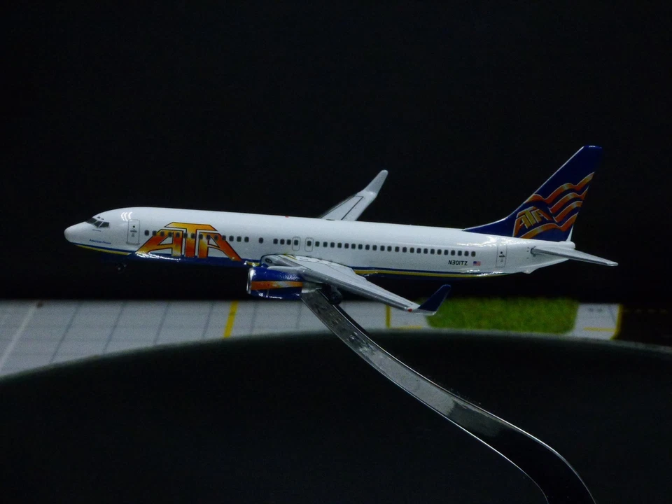 GeminiJets ATA B737-800 - N301TZ - Escala 1:400 - ¡Como nuevo! Foto 4 de 4