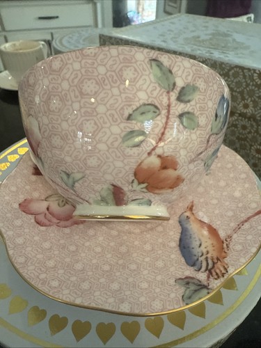 Taza y platillo rosa WEDGWOOD Bone China Cuckoo Tea Story 2010+ - Imagen 9 de 14